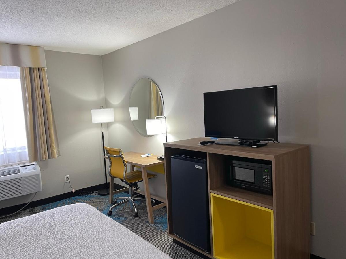 Days Inn By Wyndham Colby Exterior foto